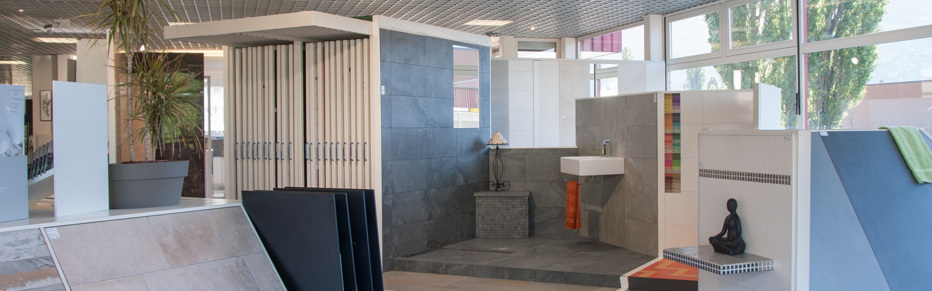 Exposition d'un grand choix de carrelages