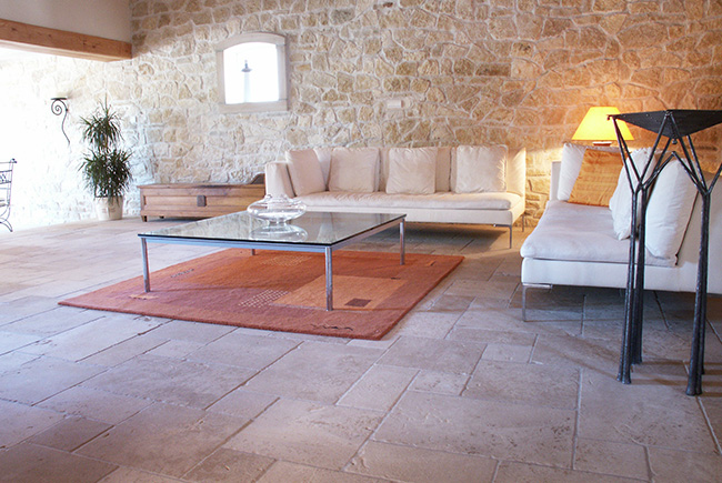 Carrelage en pierres de taille