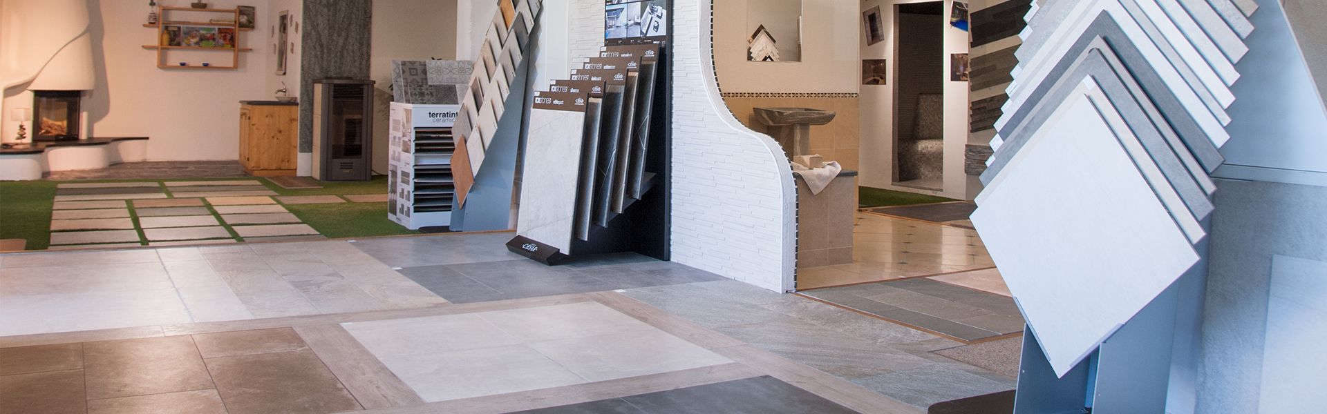 Exposition d'un grand choix de carrelages